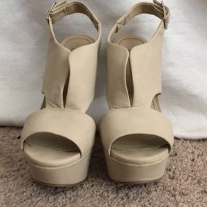 Steve Madden nude wedges
